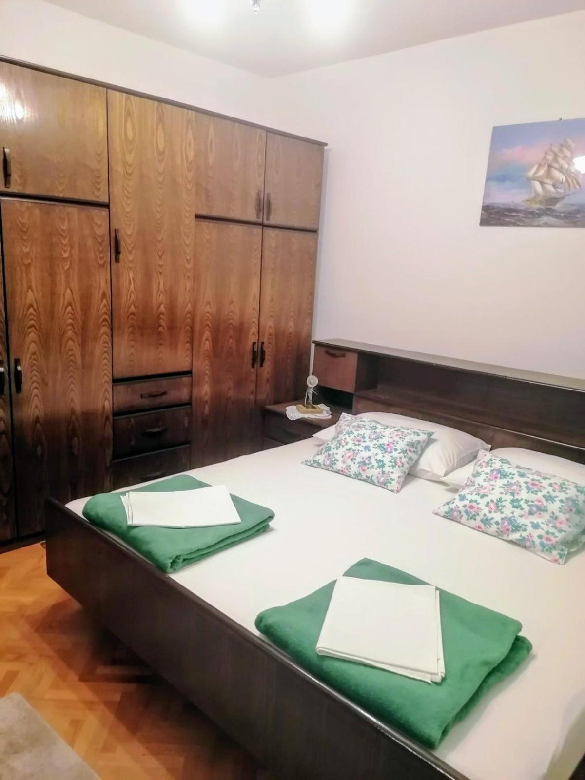 Apartman Tralje Сень Экстерьер фото