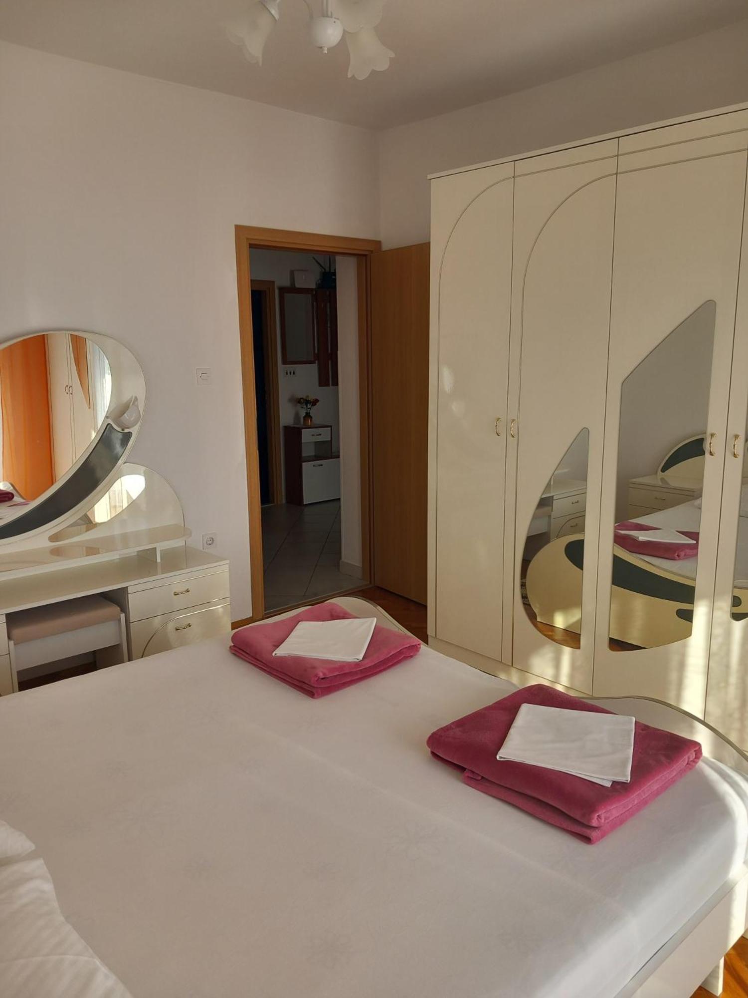 Apartman Tralje Сень Экстерьер фото